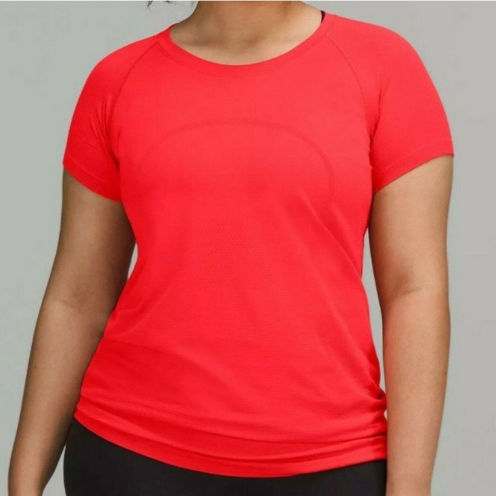 Women Lululemon Swiftly Tech Short Sleeve 2.0 Love Red  Size 6